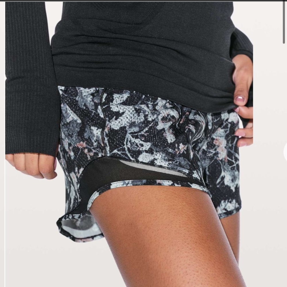 Lululemon Hotty Hot Short II Long Spring Bloom Multi Black